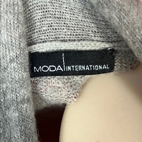 Like new Moda International Gray V-Neck Sweater - Picture 2 of 13